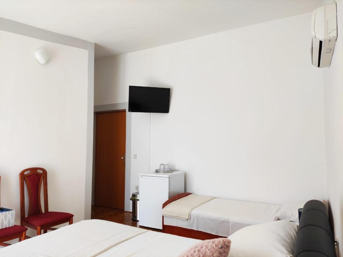 Guesthouse Varnica Kaštel Lukšić Екстериор снимка
