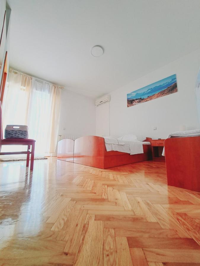 Guesthouse Varnica Kaštel Lukšić Екстериор снимка