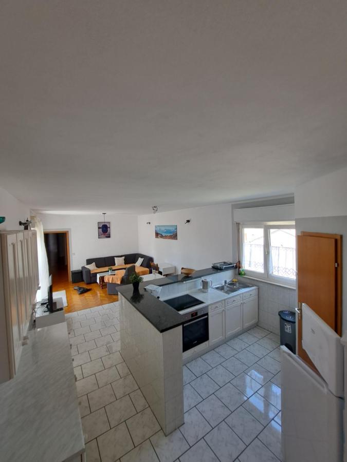 Guesthouse Varnica Kaštel Lukšić Екстериор снимка