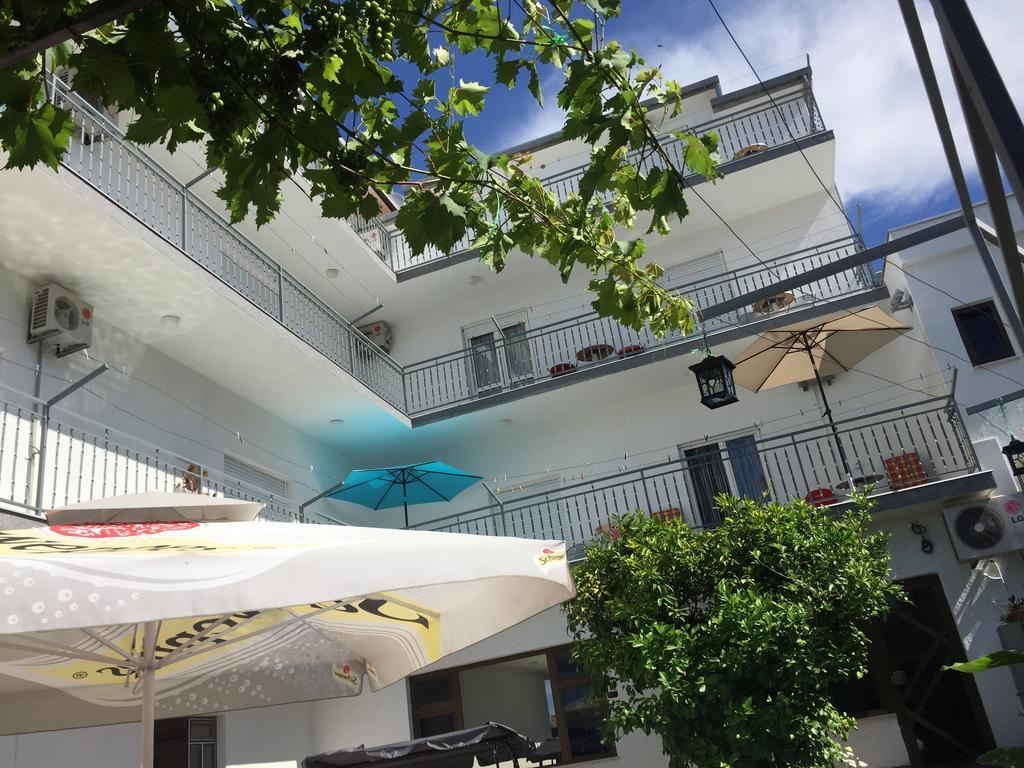 Guesthouse Varnica Kaštel Lukšić Екстериор снимка