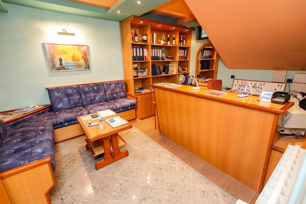 Guesthouse Varnica Kaštel Lukšić Екстериор снимка