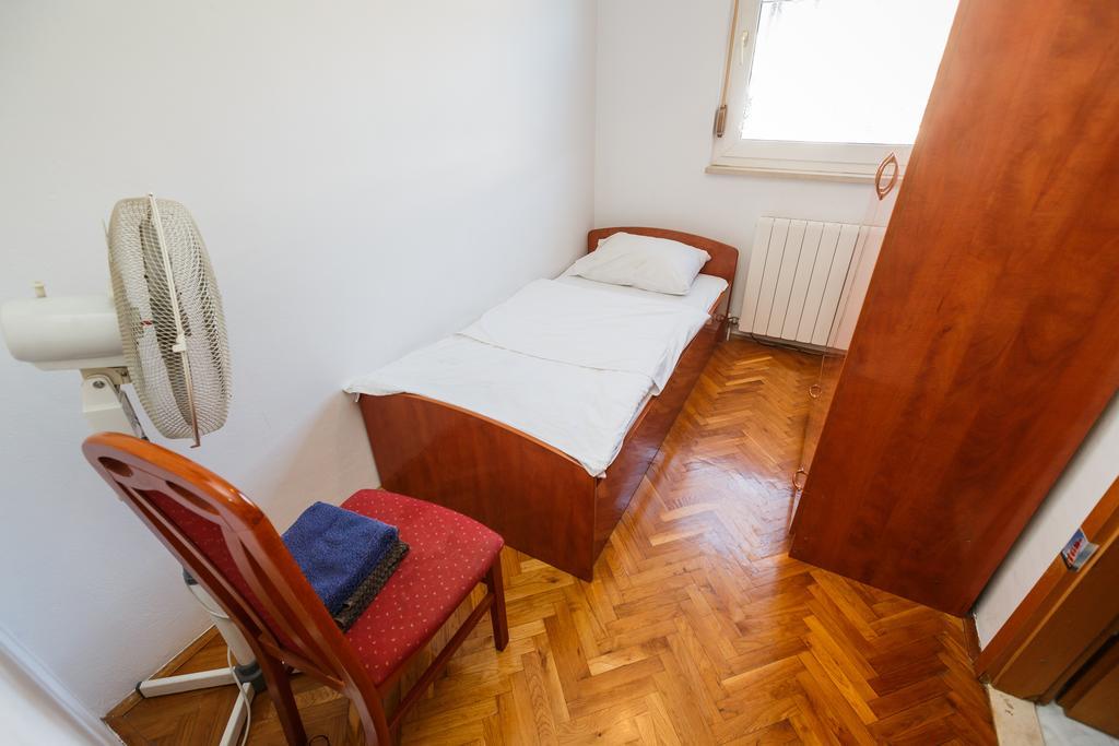 Guesthouse Varnica Kaštel Lukšić Стая снимка