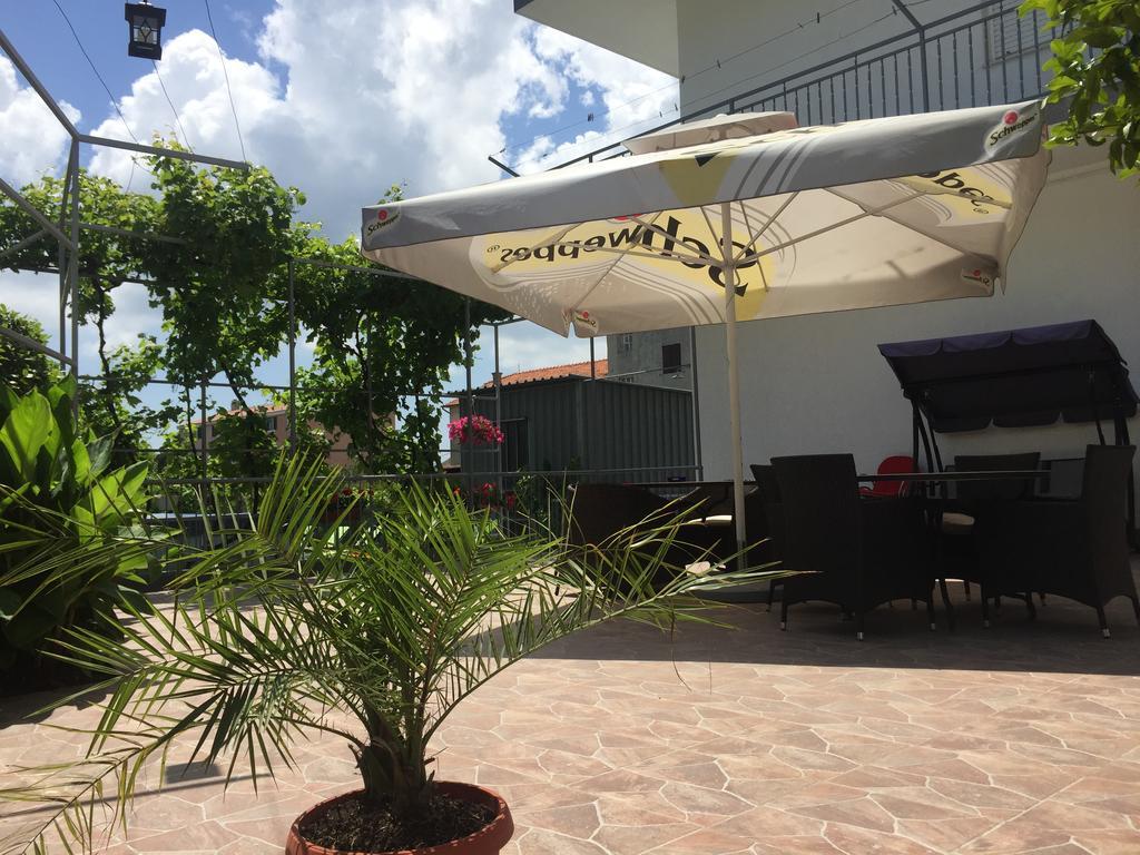 Guesthouse Varnica Kaštel Lukšić Екстериор снимка