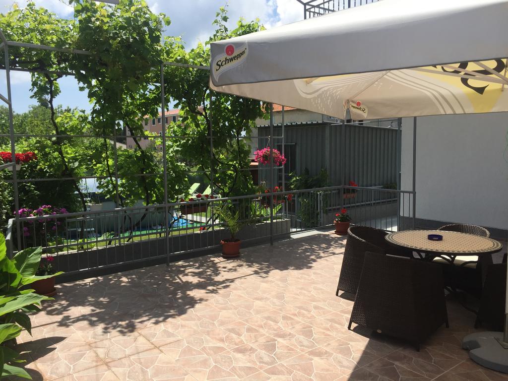 Guesthouse Varnica Kaštel Lukšić Екстериор снимка
