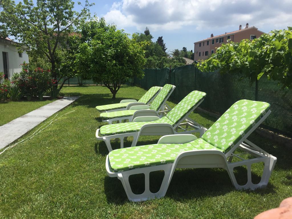 Guesthouse Varnica Kaštel Lukšić Екстериор снимка