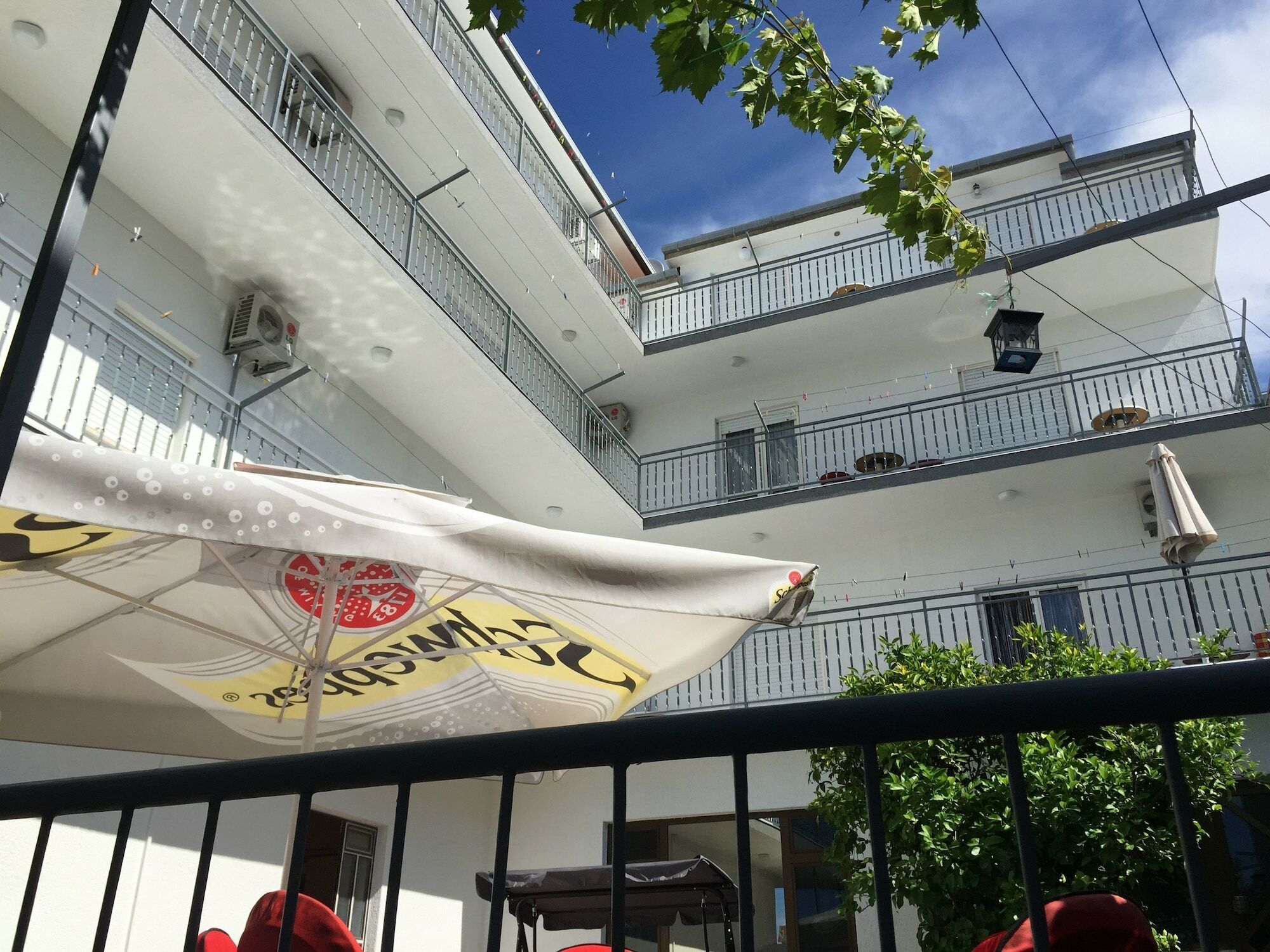 Guesthouse Varnica Kaštel Lukšić Екстериор снимка