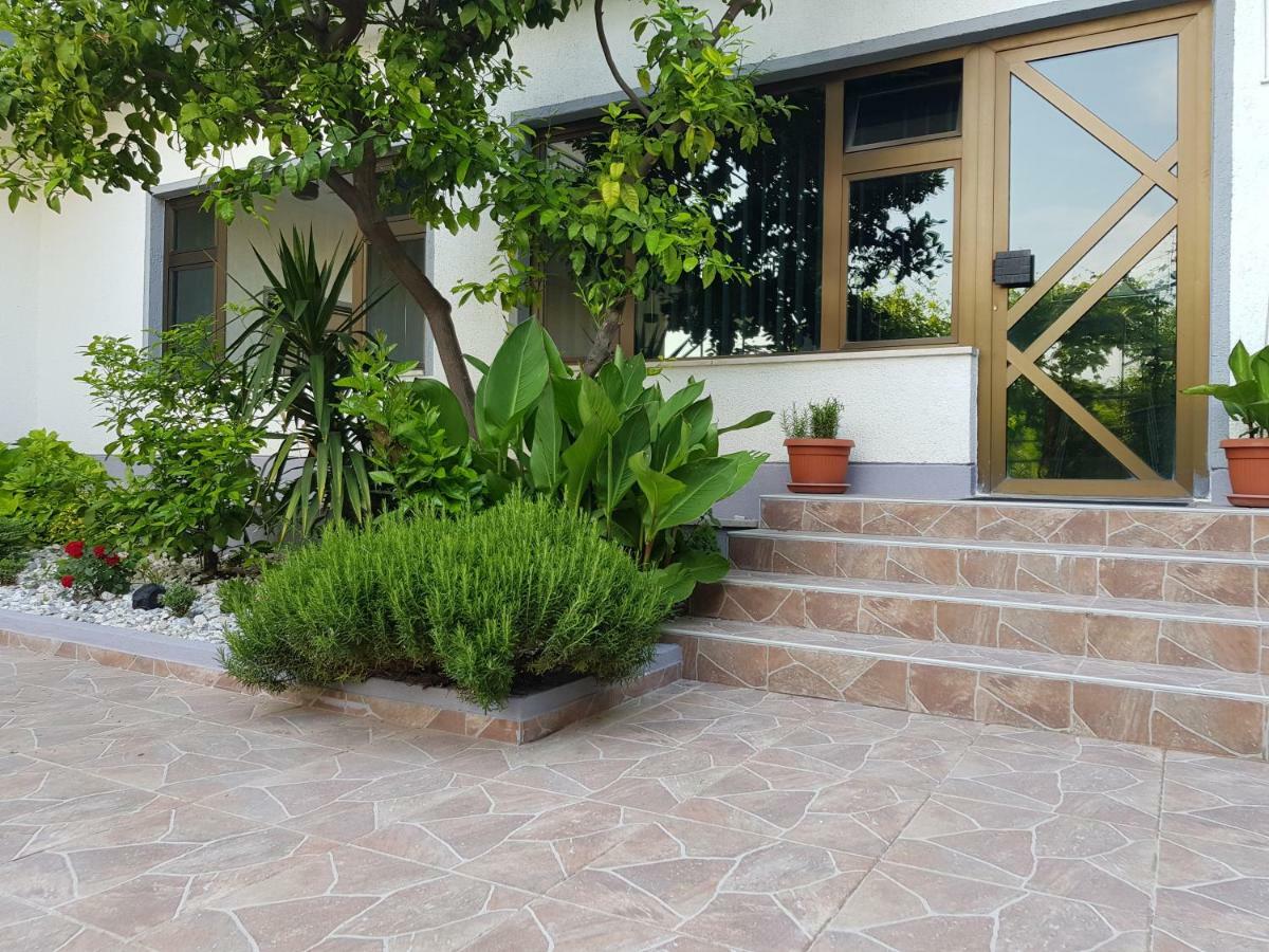 Guesthouse Varnica Kaštel Lukšić Екстериор снимка