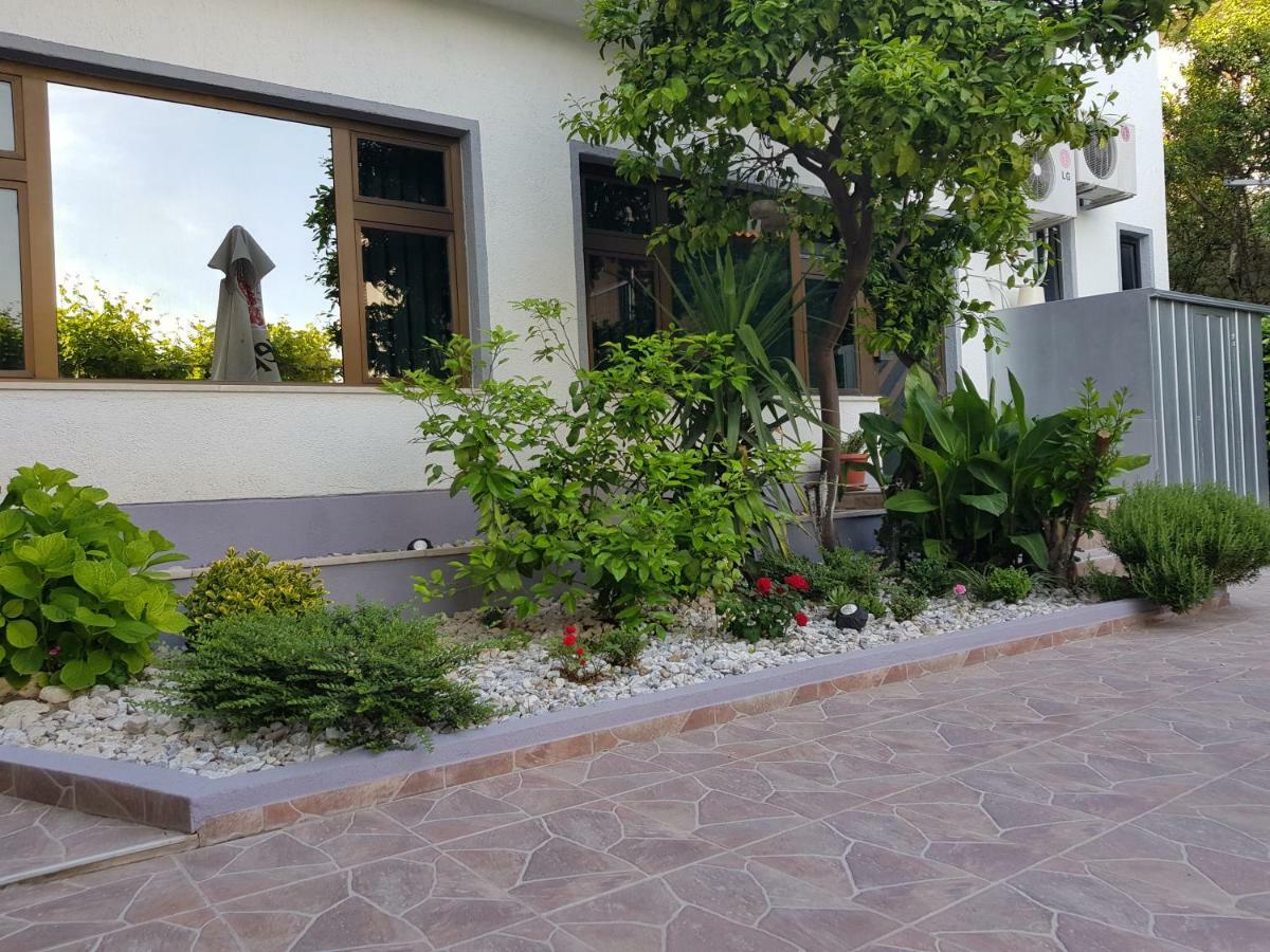 Guesthouse Varnica Kaštel Lukšić Екстериор снимка