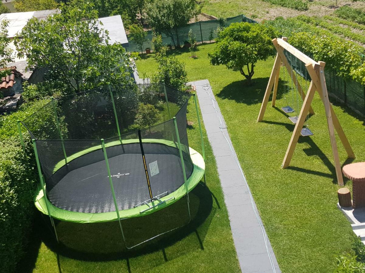 Guesthouse Varnica Kaštel Lukšić Екстериор снимка